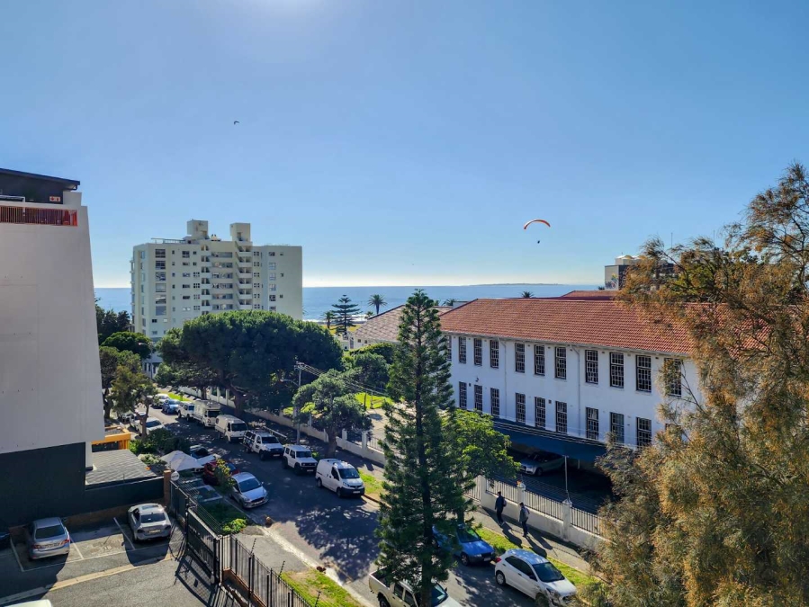 3 Bedroom Property for Sale in Sea Point Western Cape